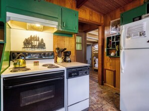 Unclassified image, 4 of 58, button - Bear Cub Retreat - A charming cabin less than a mile to Gatlinburg, with 3/2.5 (Gatlinburg)