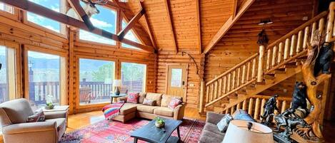 Televisie, een open haard, videospelletjes en een dvd-speler