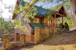 Exterior - A Little Bit of Heaven –Indoor Pool • Mountain Views • Theater • Games • Hot Tub (Sevierville)