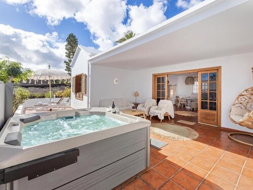 Casa del Mar. Spektakuläre Villa mit Meerblick und Whirlpool in Charco del Palo