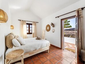 Fer et planche Ă repasser, lit parapluie, Wi-Fi gratuit, draps fournis