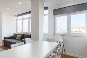 Interior - Apartment 'M J House' with Sea View, Wi-Fi and Air Conditioning (Setúbal)