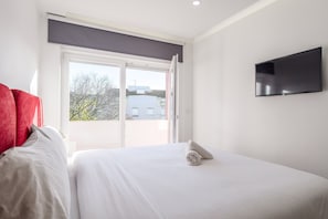 WiFi, bed sheets - Apartment 'M J House' with Sea View, Wi-Fi and Air Conditioning (Setúbal)