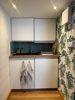 Fridge, microwave, stovetop, coffee/tea maker - "L'esprit Sable & Détente " Cosy studio between sea and port (Les Sables-d'Olonne)
