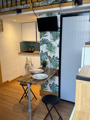 Dining - "L'esprit Sable & Détente " Cosy studio between sea and port (Les Sables-d'Olonne)
