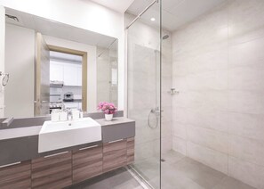Shower, hair dryer, towels - Free housekeeping visits during your stay - StayShort - Modern Studio Sleeps 3 in Jumeirah Village Circle (JVC)