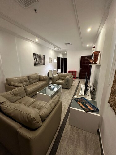 Leaders Plaza Hotel Apartment