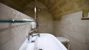 Dusche, Haartrockner, Bidet, Handtücher