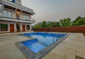 Indoor pool, outdoor pool - Serenova Resort by ilif Hotels (Murud)