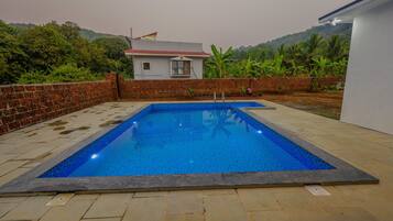 Piscina coperta, piscina all'aperto