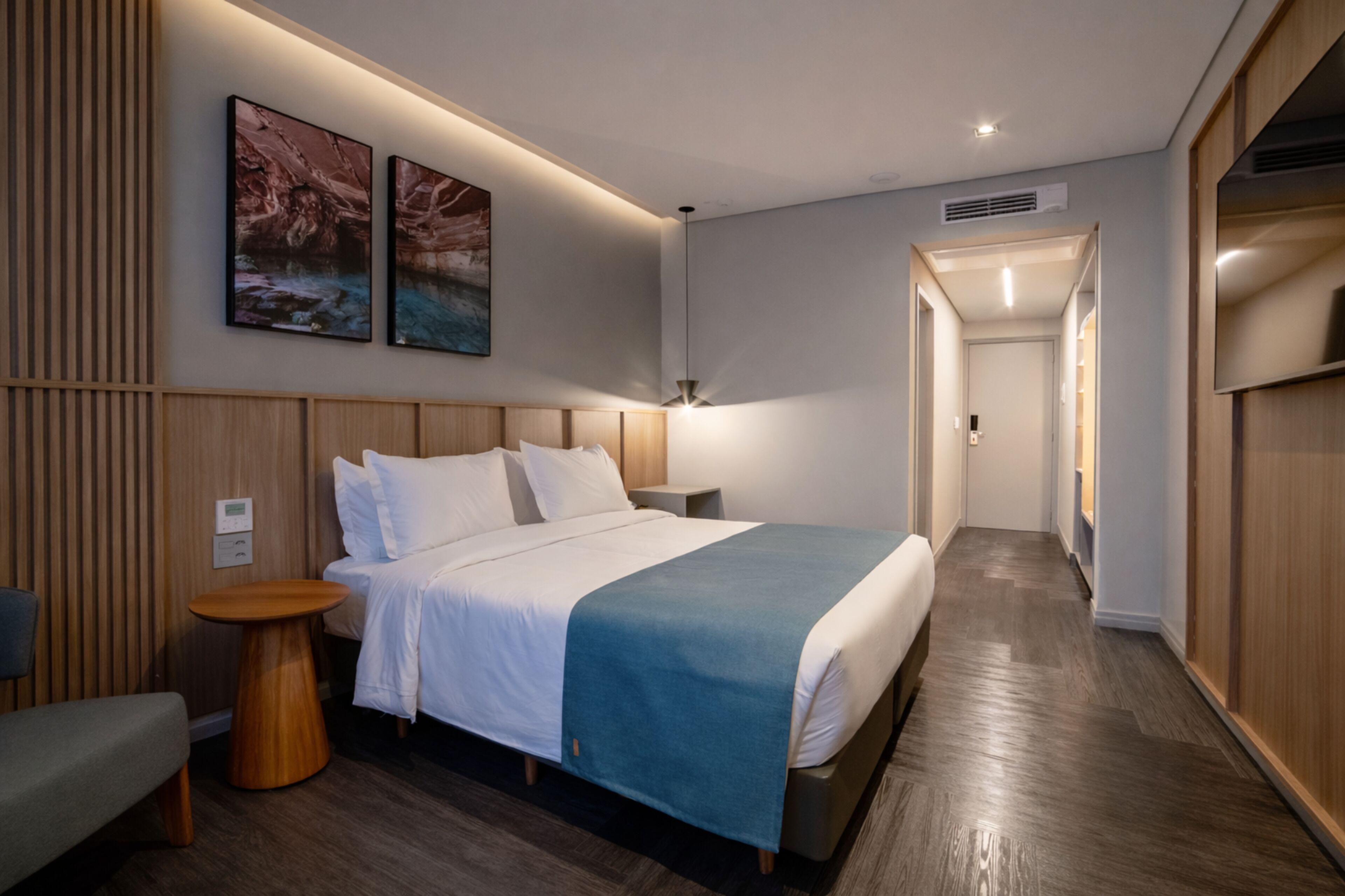 In-room safe, free WiFi