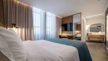 In-room safe, desk, laptop workspace, free WiFi