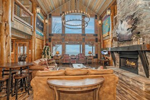 Smart TV, fireplace - Mountain Cascades: Pool*Views*Theater*Games*Wifi*HotTub*Luxury (Sevierville)