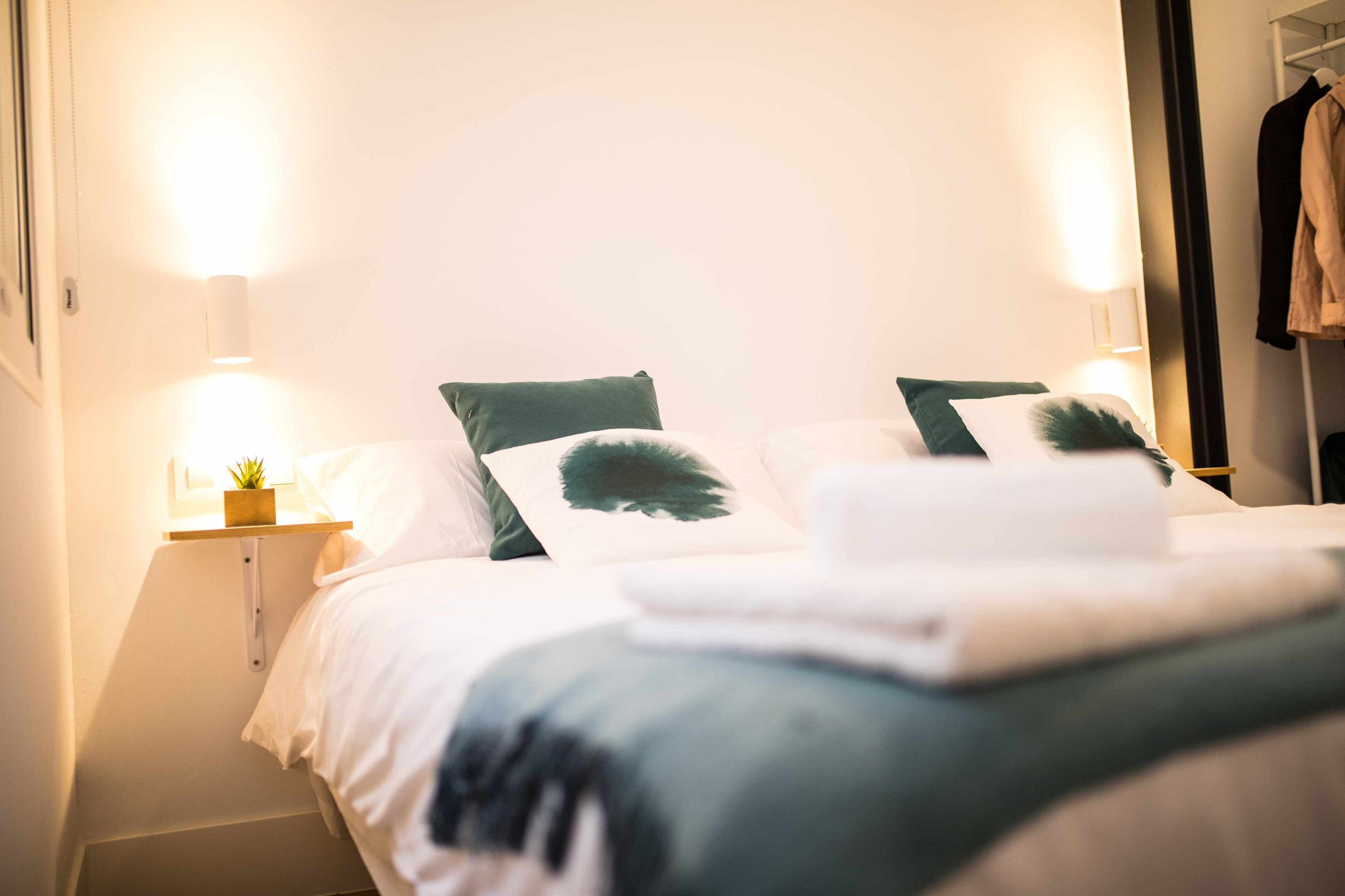 Iron/ironing board, free WiFi, bed sheets