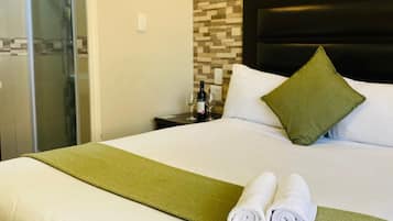 Comfort Double Room, 1 Queen Bed | Individually furnished, iron/ironing board, free WiFi, bed sheets