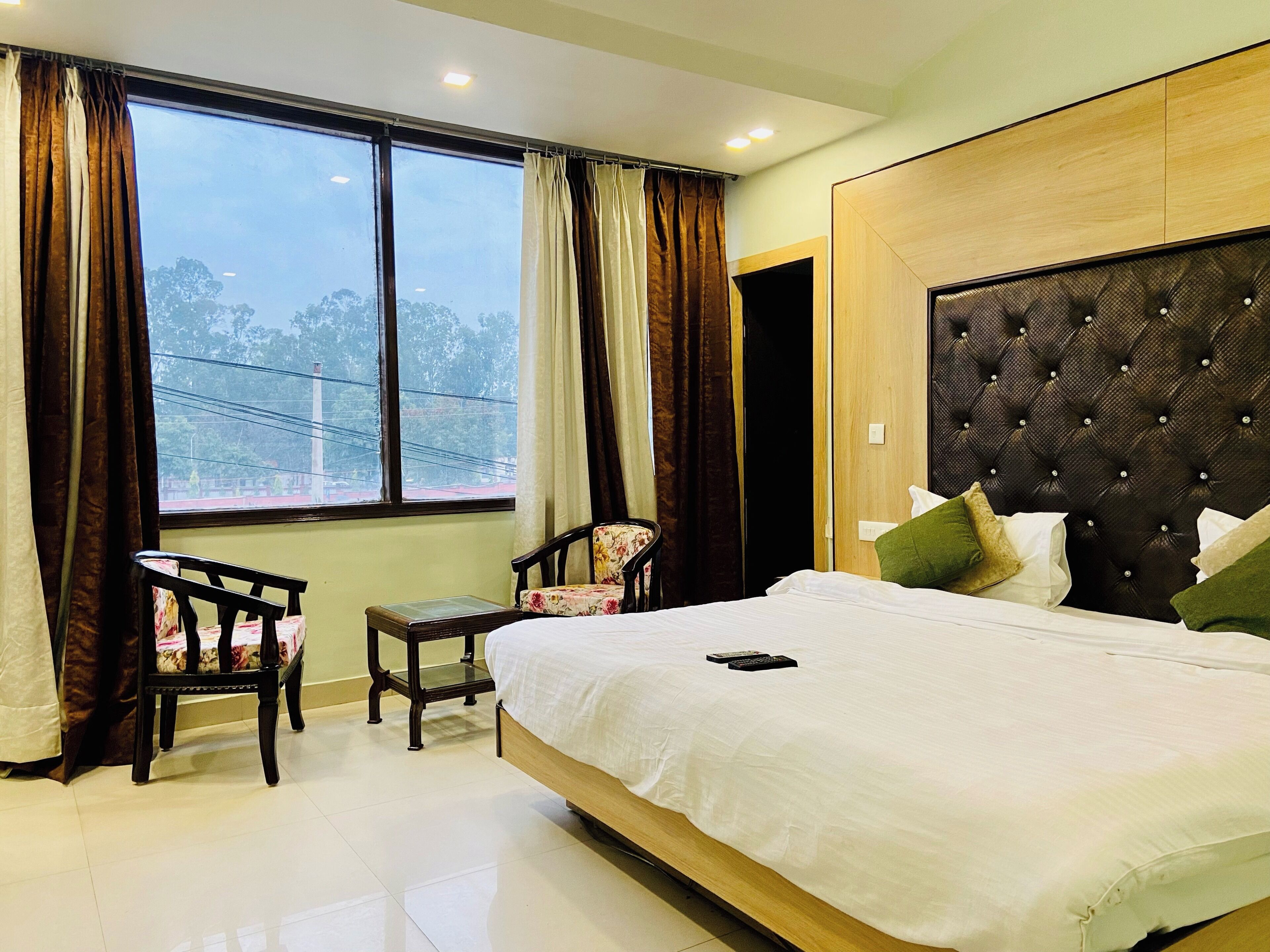 Deluxe Room, City View | Free WiFi, bed sheets