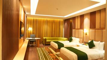 Executive Twin Room | Desk, laptop workspace, soundproofing, free WiFi