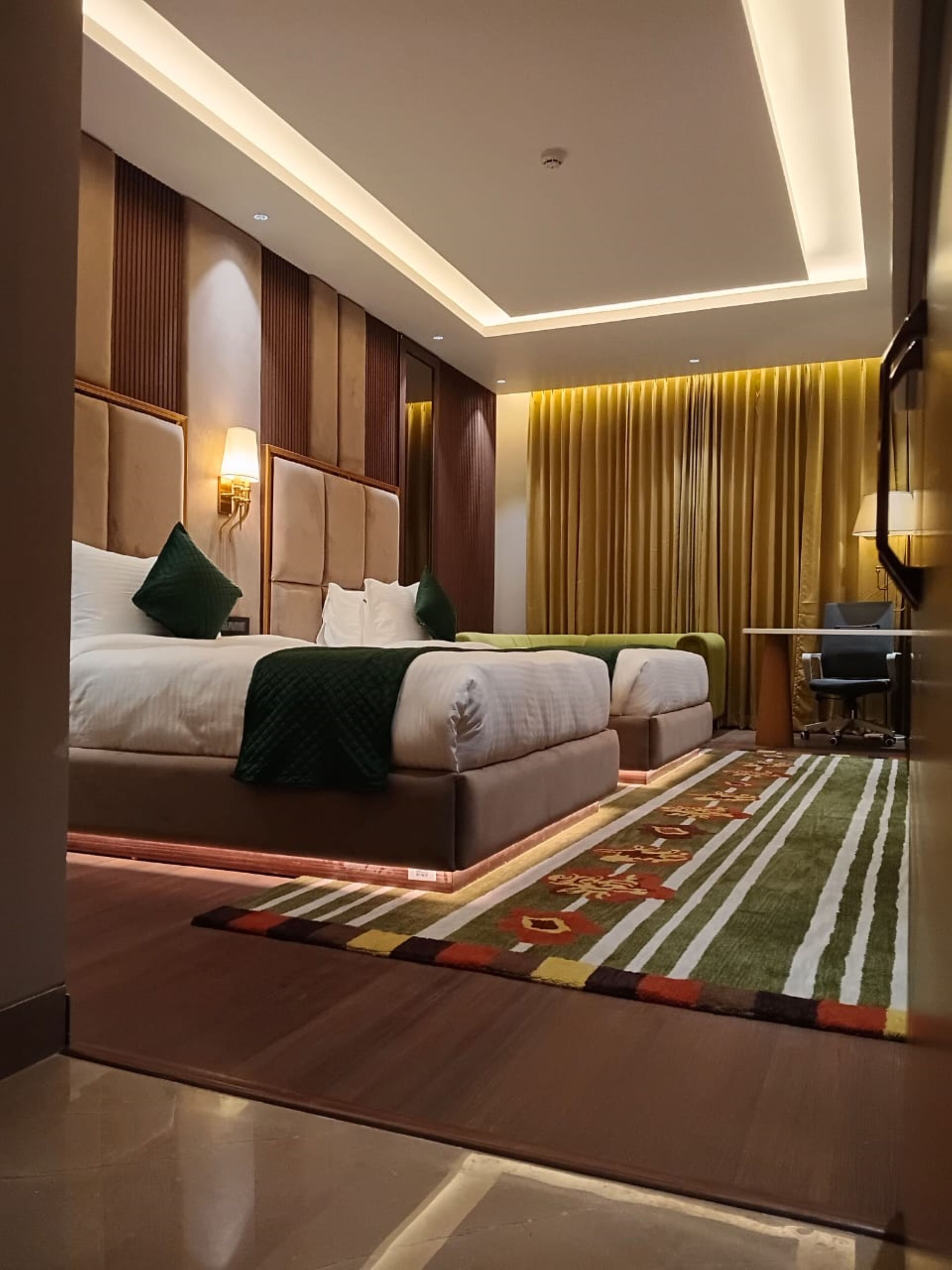 Executive Twin Room | Desk, laptop workspace, soundproofing, free WiFi