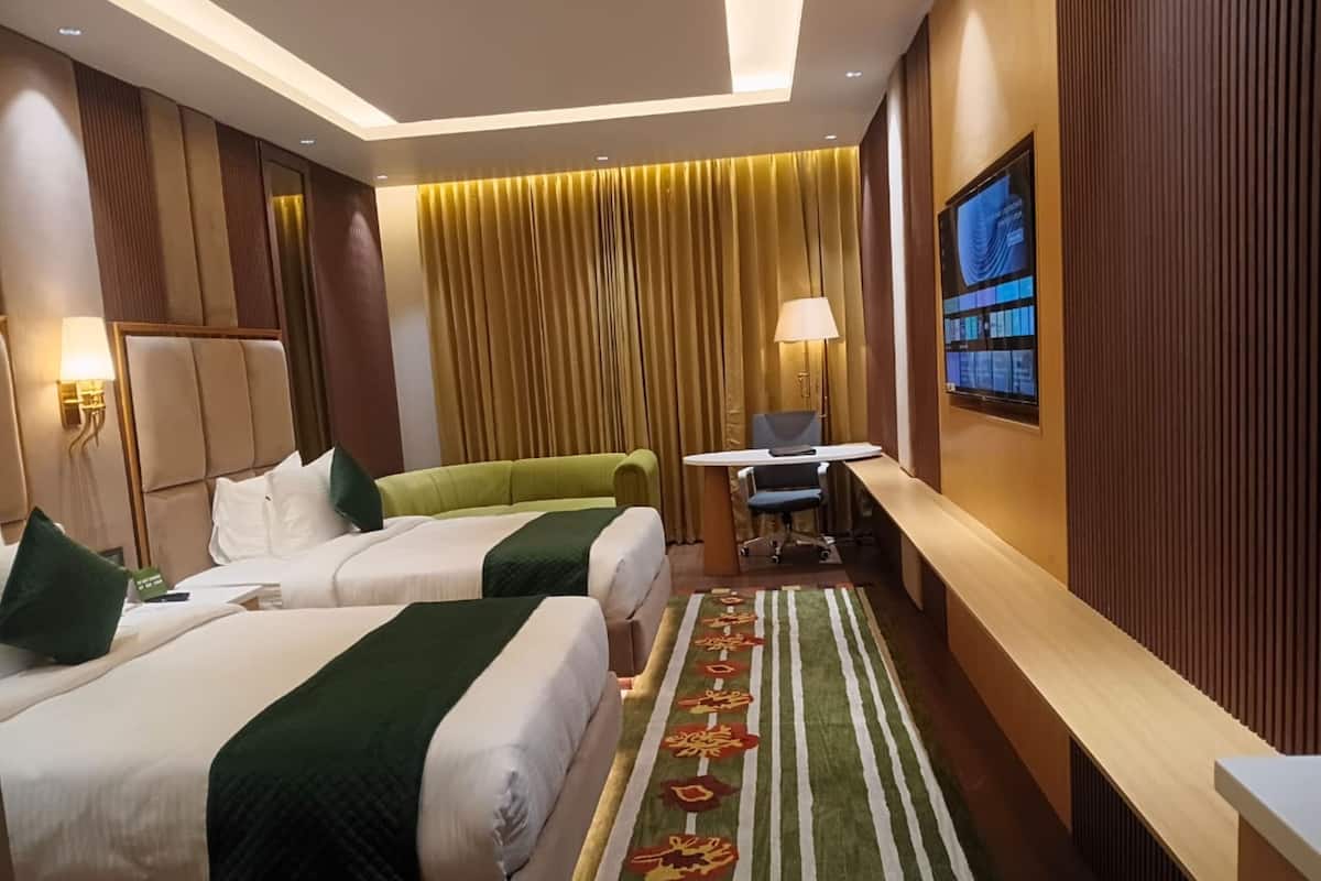 Deluxe Twin Room | Desk, laptop workspace, soundproofing, WiFi (free)
