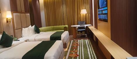 Deluxe Twin Room | Desk, laptop workspace, soundproofing, free WiFi