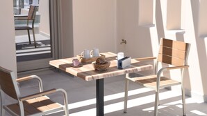 Dining - Santorini - Villa - Sleeps 2 - Pool - Parking (Santorini)