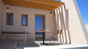 Terrace/patio - Santorini - Villa - Sleeps 2 - Pool - Parking (Santorini)
