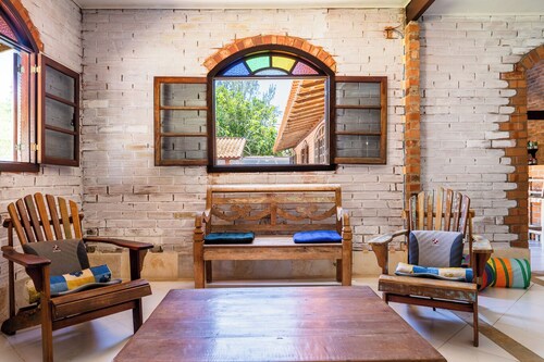 Casa com Piscina Churrasqueira e Garagem