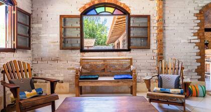 Casa com Piscina Churrasqueira e Garagem