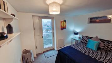 2 bedrooms, iron/ironing board, Internet, bed sheets