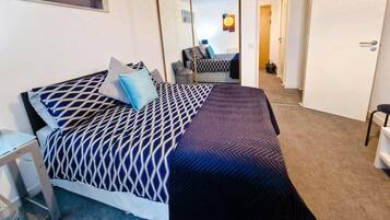 2 bedrooms, iron/ironing board, Internet, bed sheets
