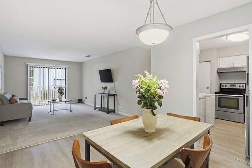 Peaceful 2BR retreat in Lawrenceville