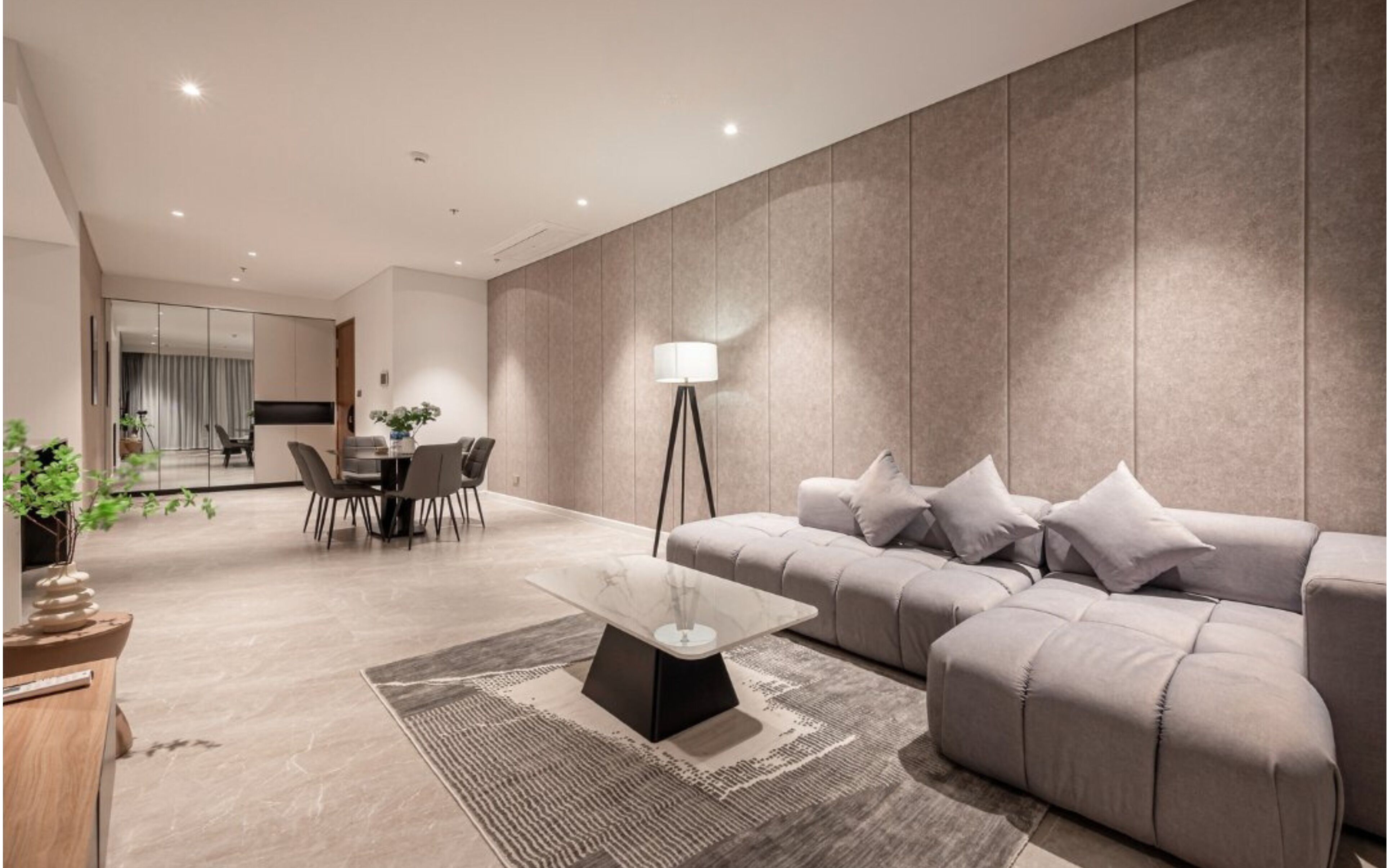 Lúxusíbúð - 3 svefnherbergi - svalir - borgarsýn | Stofa | LED-sjónvarp