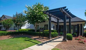 Exterior - Airy 2BR home perfect for families (Lawrenceville)