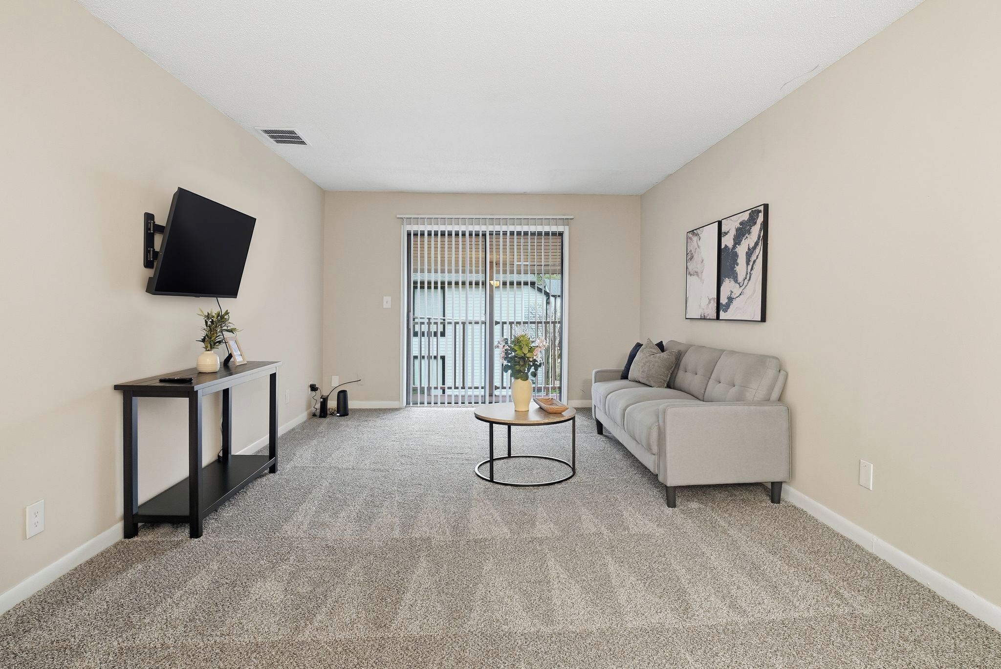 Televisión y oficina 