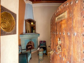 المنشأة من الداخل