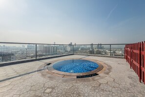 Pool - Community View 1BR, Perfect Location Near Miracle Garden and Butterfly Garden (Dubai)