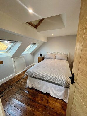 3 habitaciones, escritorio, tabla de planchar con plancha y wifi gratis 