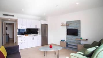 Deluxe-Suite, Balkon, Meerblick | Wohnbereich