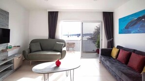 Suite – deluxe, balkong, sjøutsikt | Oppholdsområde