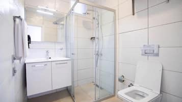 Deluxe-Suite, Balkon, Meerblick | Badezimmer