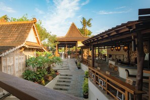 Bar junto a la alberca