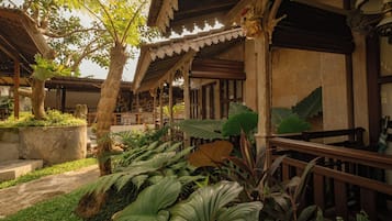 Deluxe Villa, Balcony, Garden View | Balcony