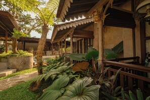 Villa Deluxe, balcón, vista al jardín | Balcón