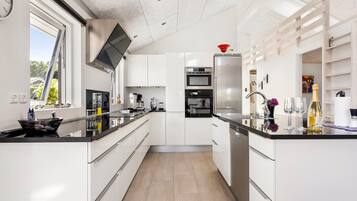 Køleskab, ovn, kogeplade, opvaskemaskine