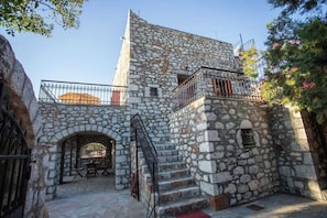 House - Kitta Mani Towerhouse - Mountain Views Garden (East Mani)