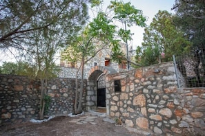 House - Kitta Mani Towerhouse - Mountain Views Garden (East Mani)