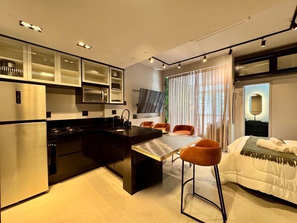 Deluxe Apartment, Beach View | Private kitchen | Coffee/tea maker, electric kettle, toaster, waffler maker - The Grey Loft Ipanema (Rio de Janeiro)