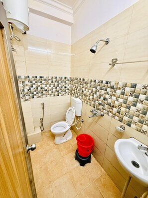 Bathroom - Hotel Manish International (Varanasi)
