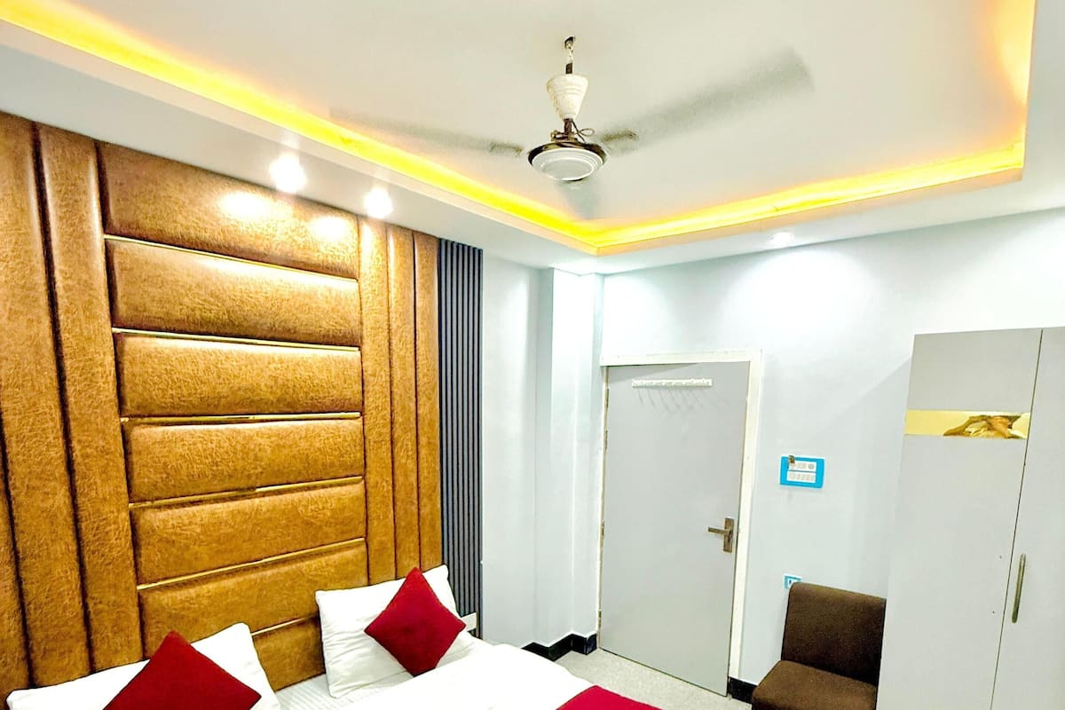 Standard Room | Desk, laptop workspace, WiFi (free)