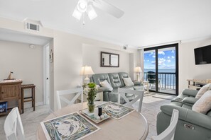 TV - Oceanfront-Waterpointe 1 Unit 702-Windy Hill Beach-Sleeps 6-3br/2ba-Pools (North Myrtle Beach)